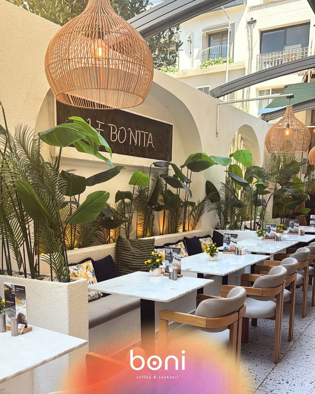Boni Coffee&Coctail Yeşilköy bahçe masaları